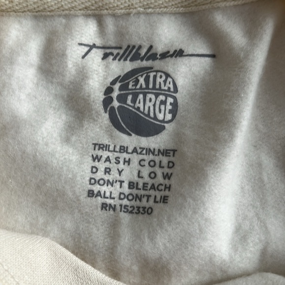 TRILLBLAZIN | Portland Trailblazers Blazers Santa Basketball Sweatshirt Size XL - Picture 3 of 3